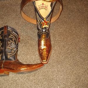 MEN COWBOY BOOTS AND BELT